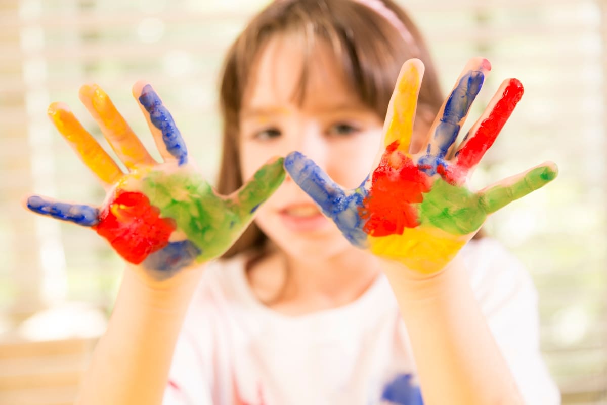 materiales escolares no tóxicos para niños