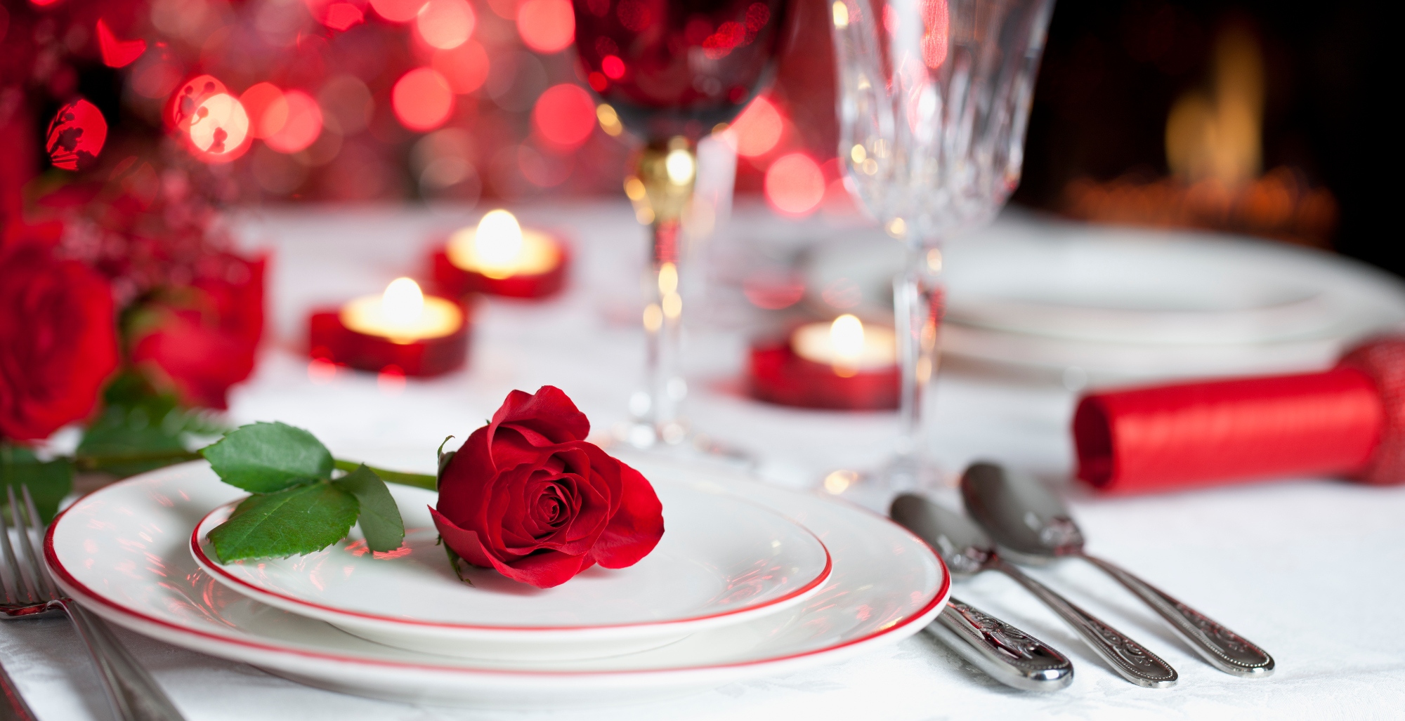 Decoración de mesa para cena romántica
