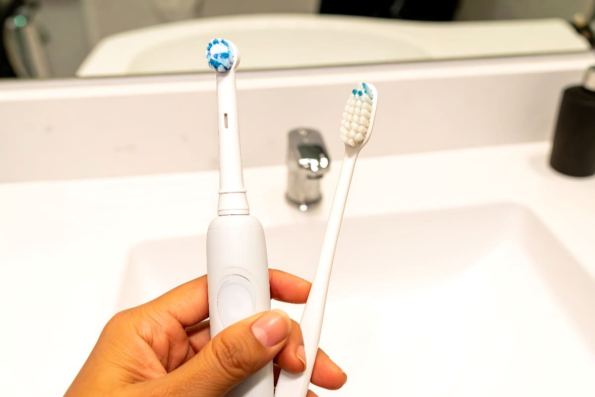 cepillo-electrico-y-manual-cual-es-la-diferencia