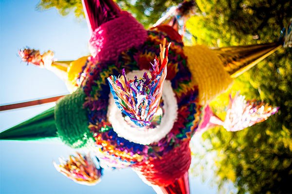 Decoración fiestas patrias, Piñatas