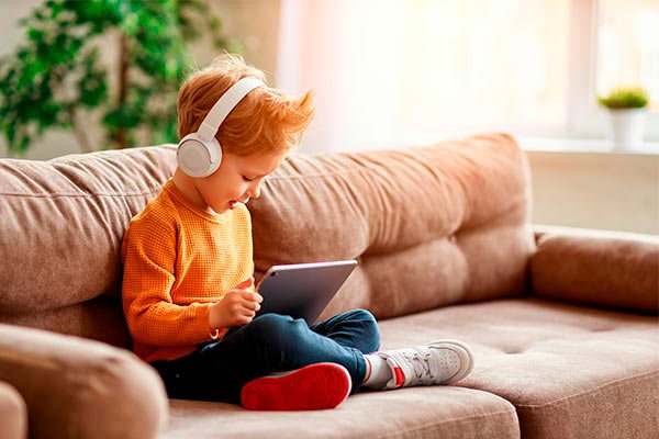 Primer día de clases en línea, equipa a tu hijo