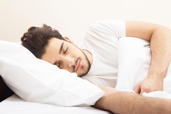 posición correcta para dormir