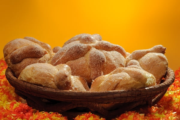 Pan de muerto lleno de tradiciones