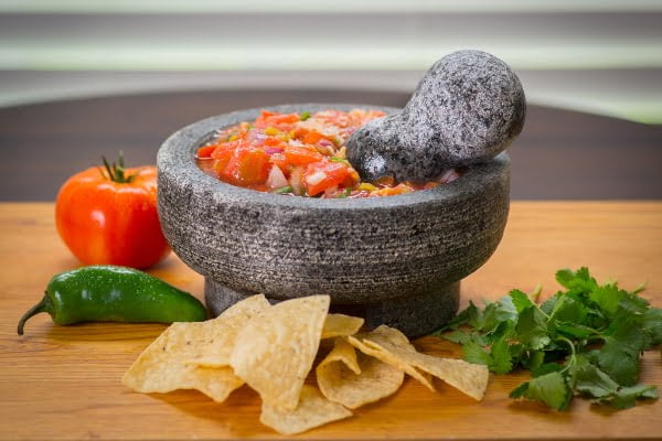salsa-de-jitomate-en-molcajete-para-carne-asada