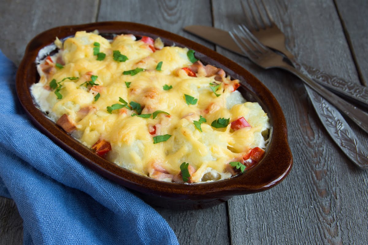 Papas-con-salchichas-gratinadas