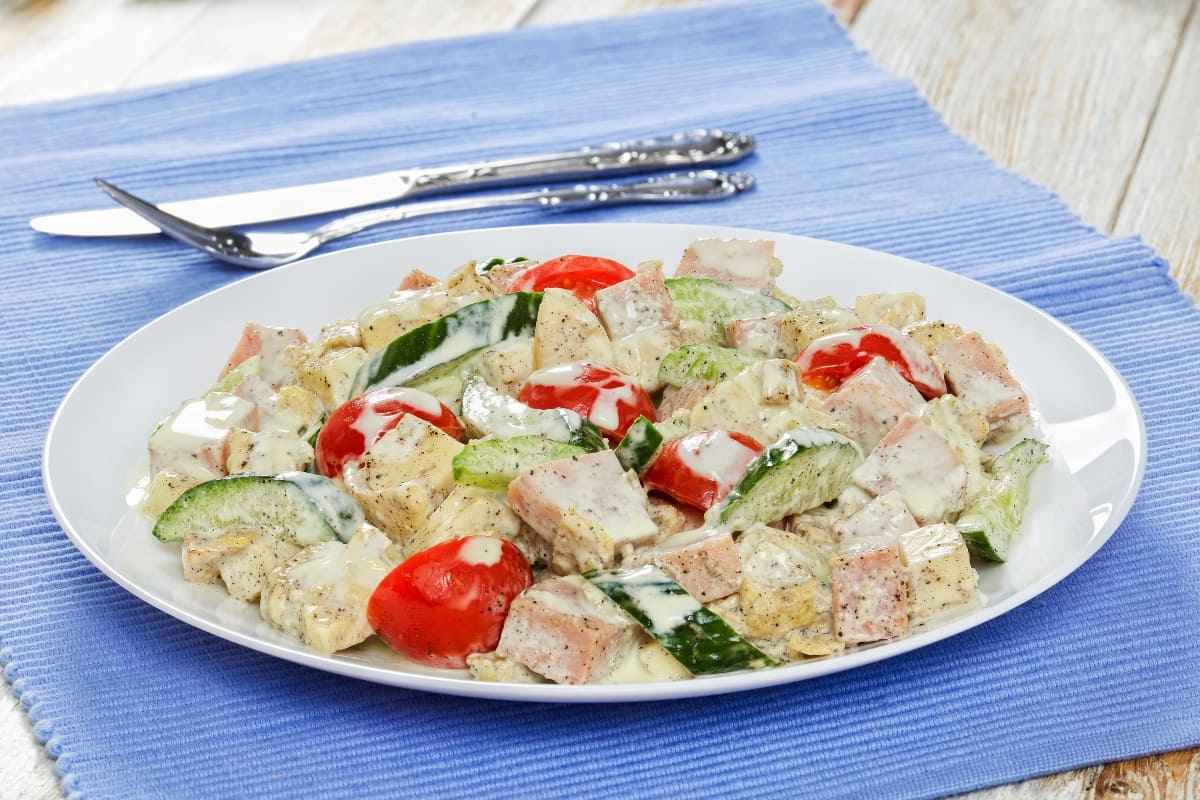 Ensalada-de-pavo-en-salsa-de-yoghurt