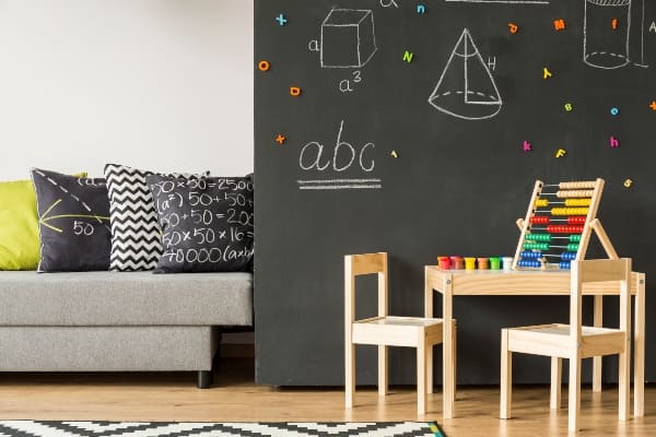 ¡Usa una pared con pintura de pizarrón!