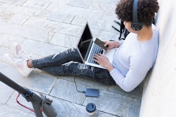 Recarga tus dispositivos en cualquier lugar.