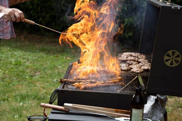 Cuida la flama de tu asador.