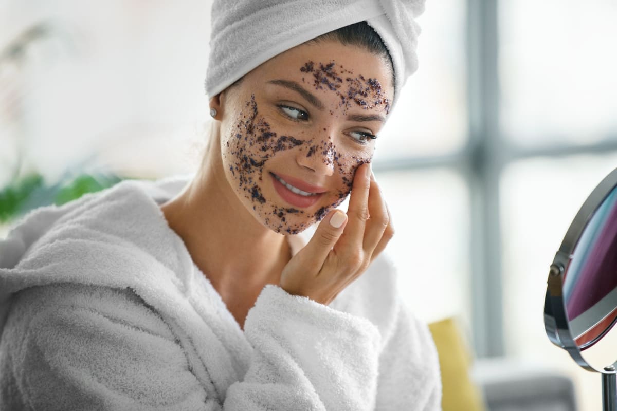 ¡Aprende a exfoliar la piel del rostro!