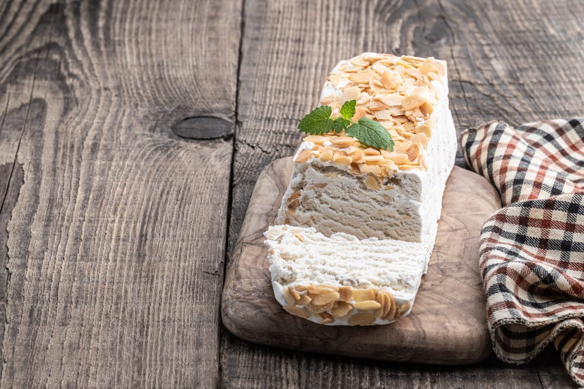 Turrón blanco de almendras