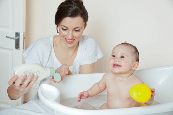 rutina de baño para bebé
