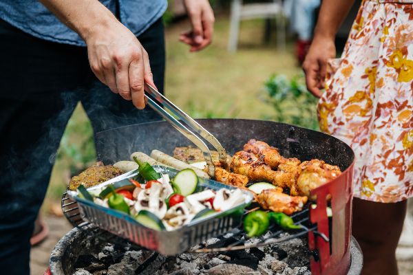 asado en el jardín