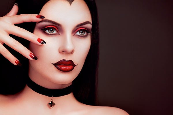 Maquillaje de Halloween mujer vampiresa