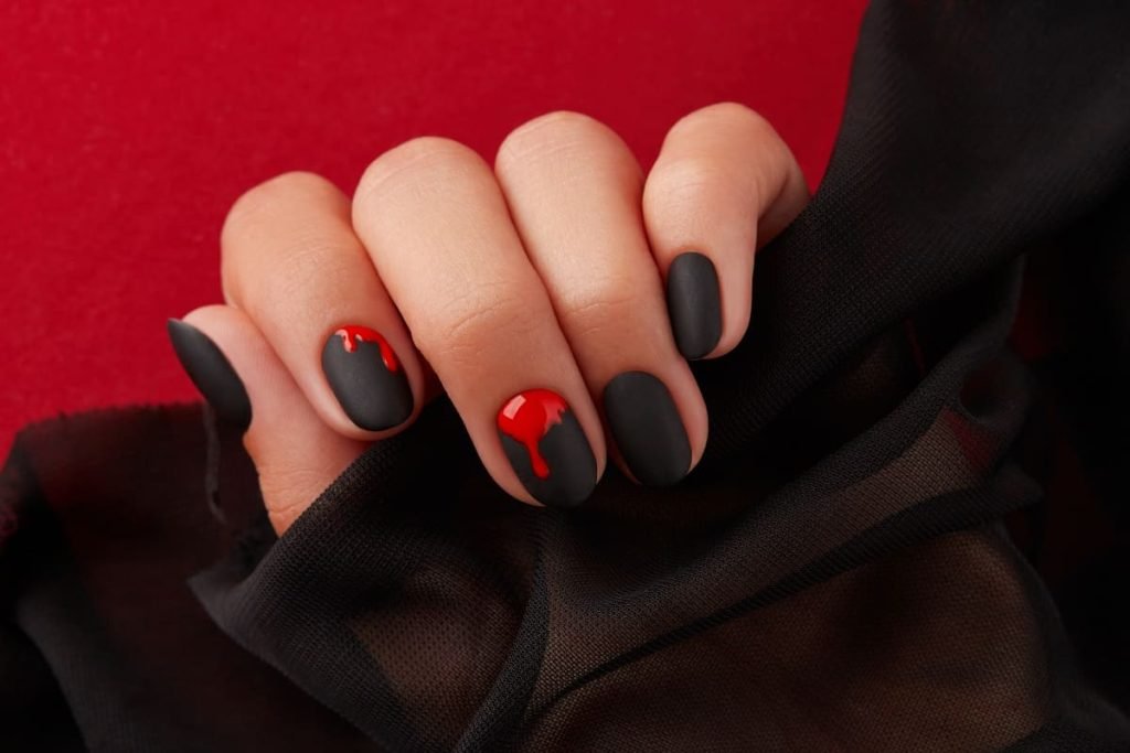 Uñas de Halloween minimalistas