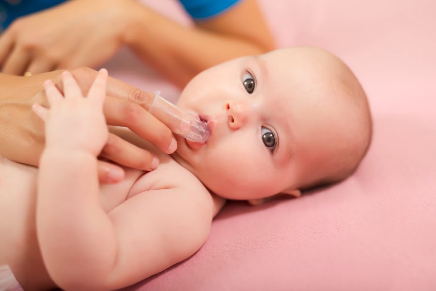 Técnica de higiene bucal en bebés sin dientes