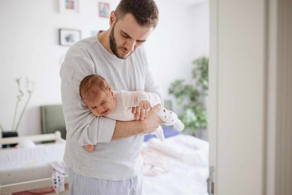 como prevenir los colicos de tu bebe