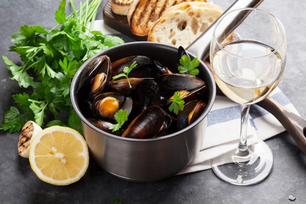 Mejillones al vino blanco