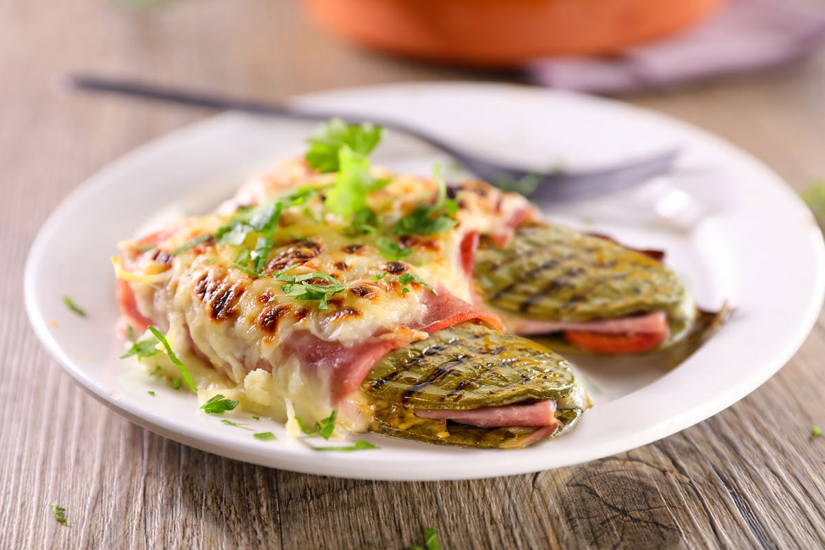 nopales rellenos de jamón y queso