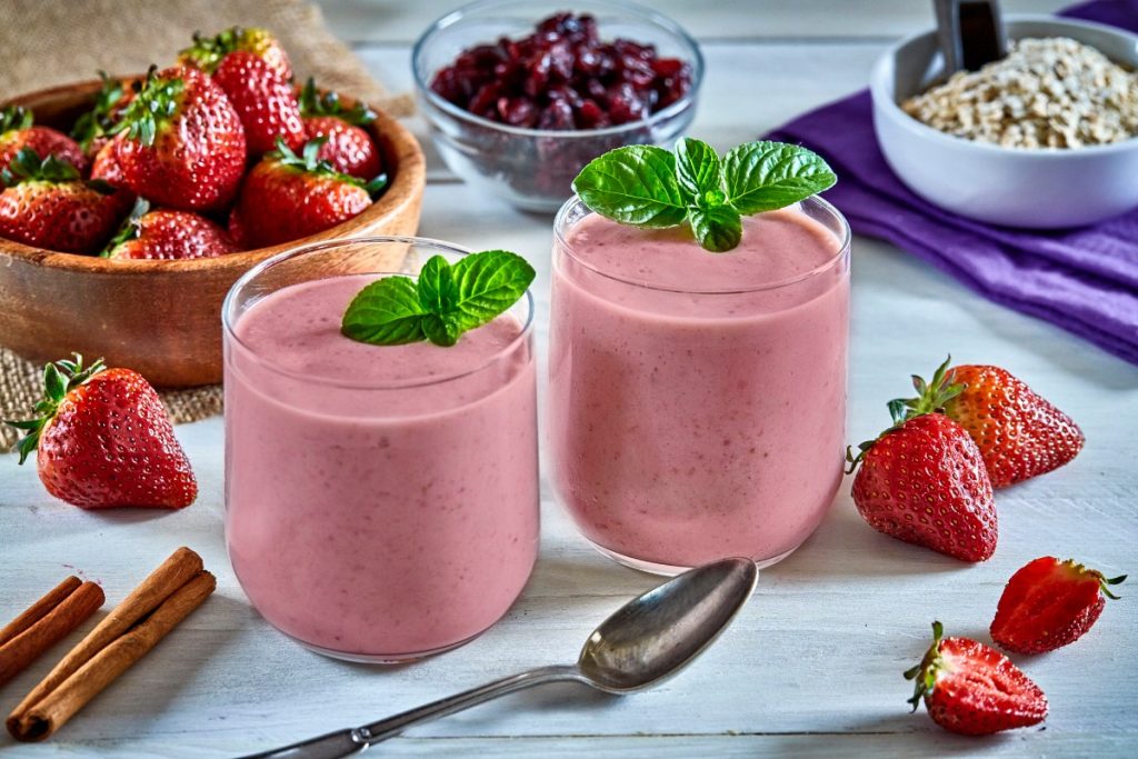 Fresa, arándanos, avena y canela