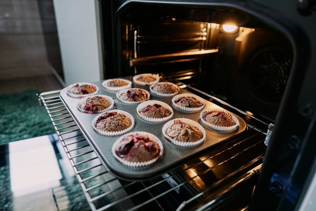 cómo se hornean unos cupcakes