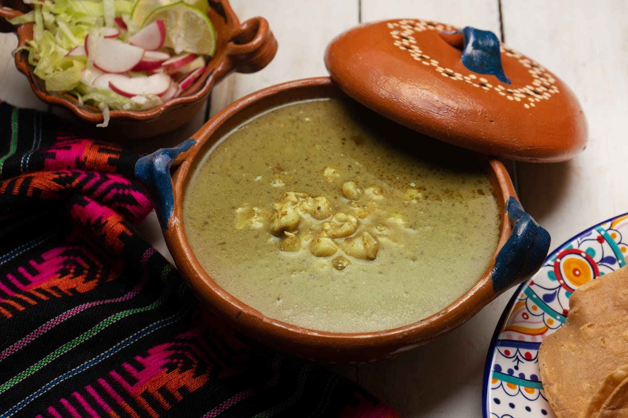 Prepara esta receta de pozole verde