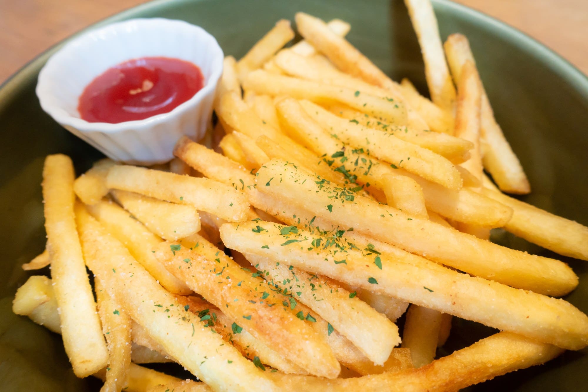 ¡Prepara deliciosas papas fritas en casa!