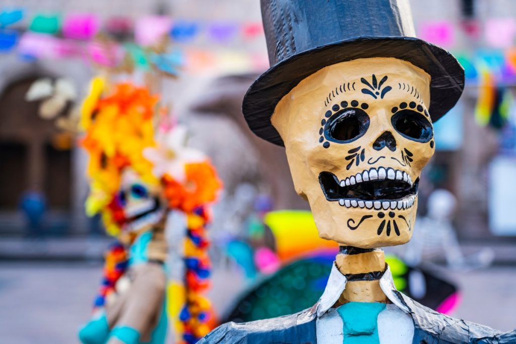 Cómo crear calaveras de papel maché