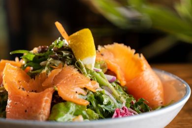 Ensalada de espinacas con salmón ahumado